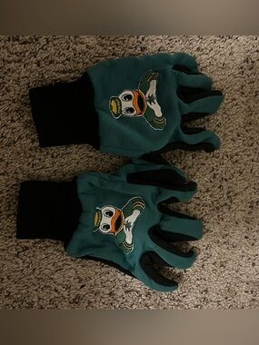 Vintage Green Oregon Duck Logo Gloves with Black Accents